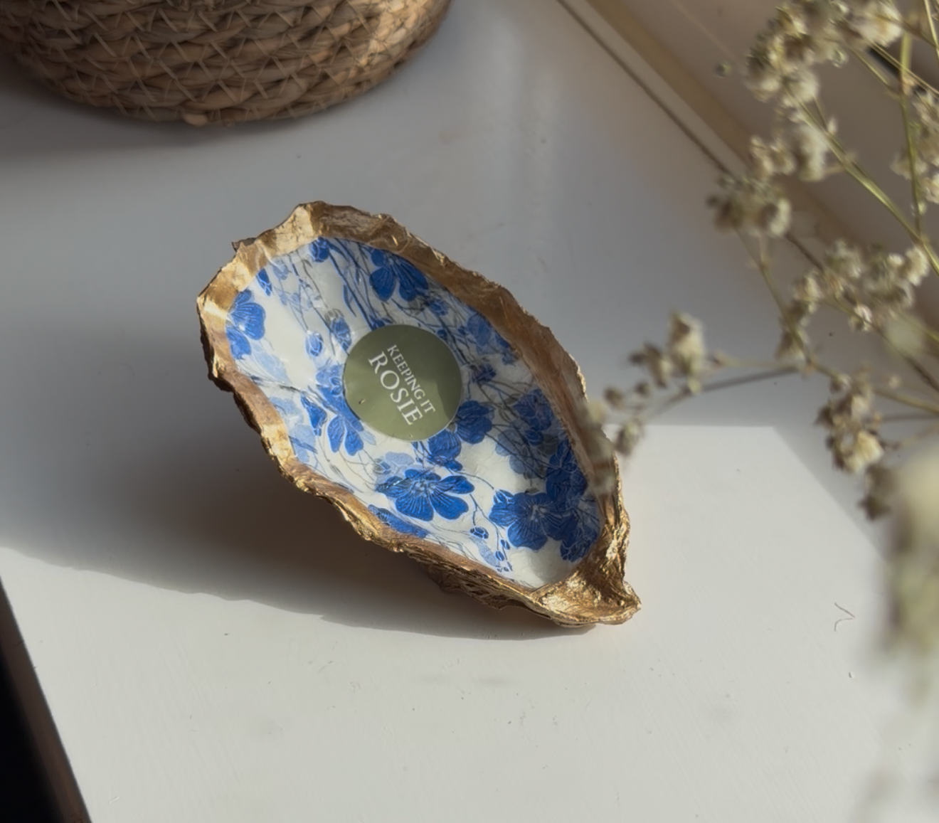 Blue flower pattern oyster shell