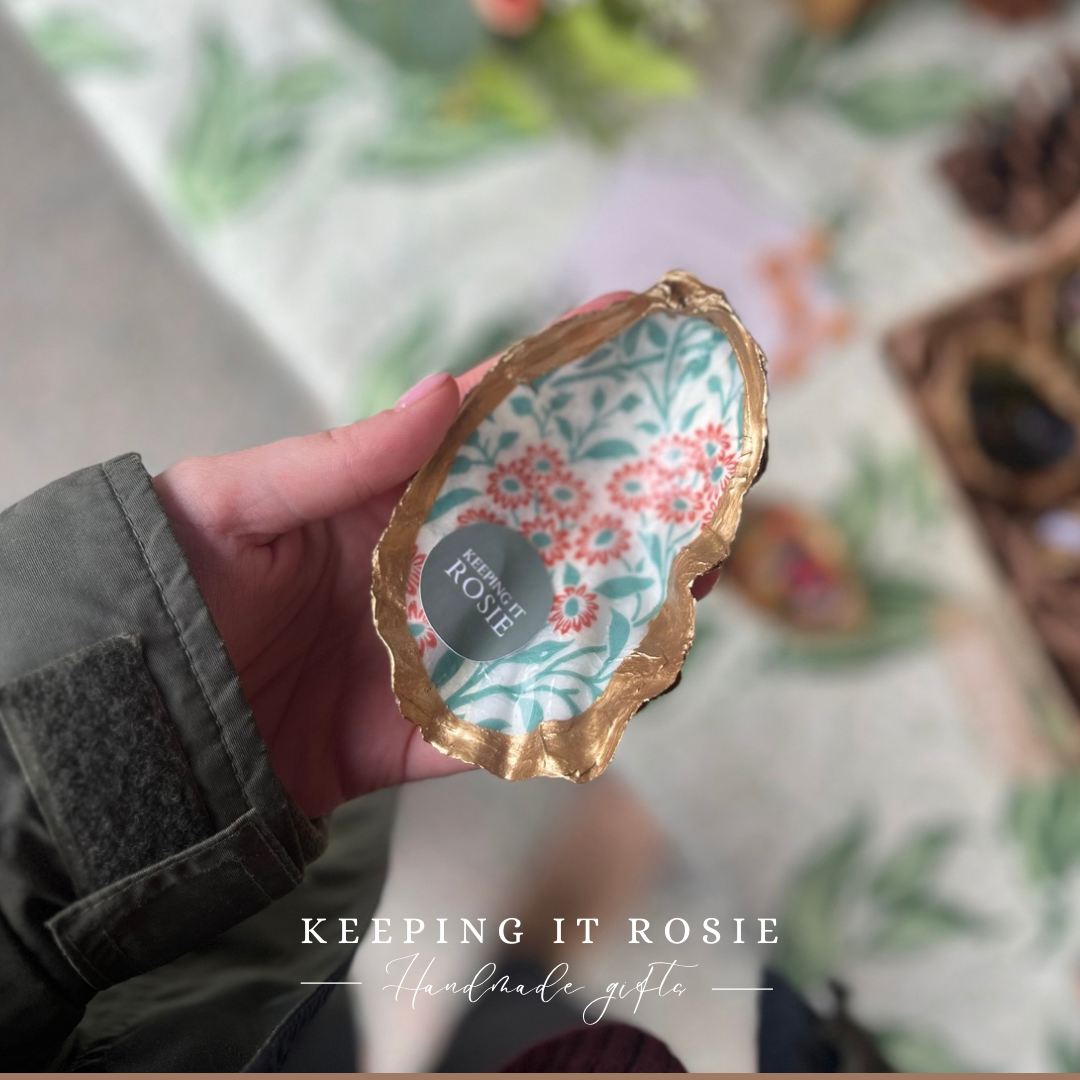 Green foliage pattern oyster shell trinket tray