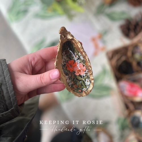 Autumnal flower print oyster shell
