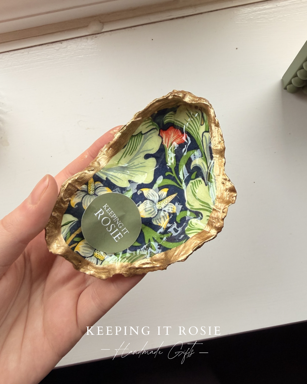 Monstera leaf print oyster shell