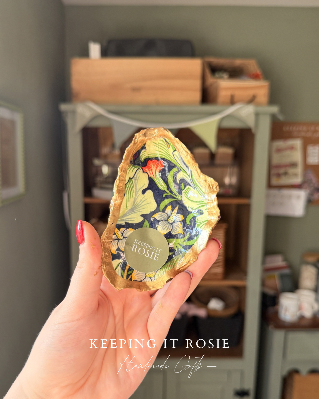 Monstera leaf print oyster shell