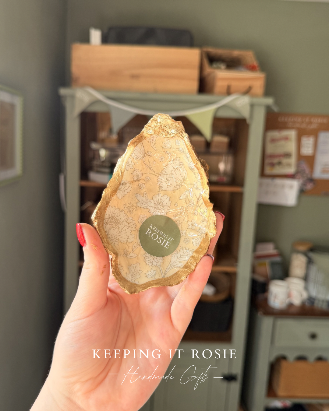 Cream floral print oyster shell